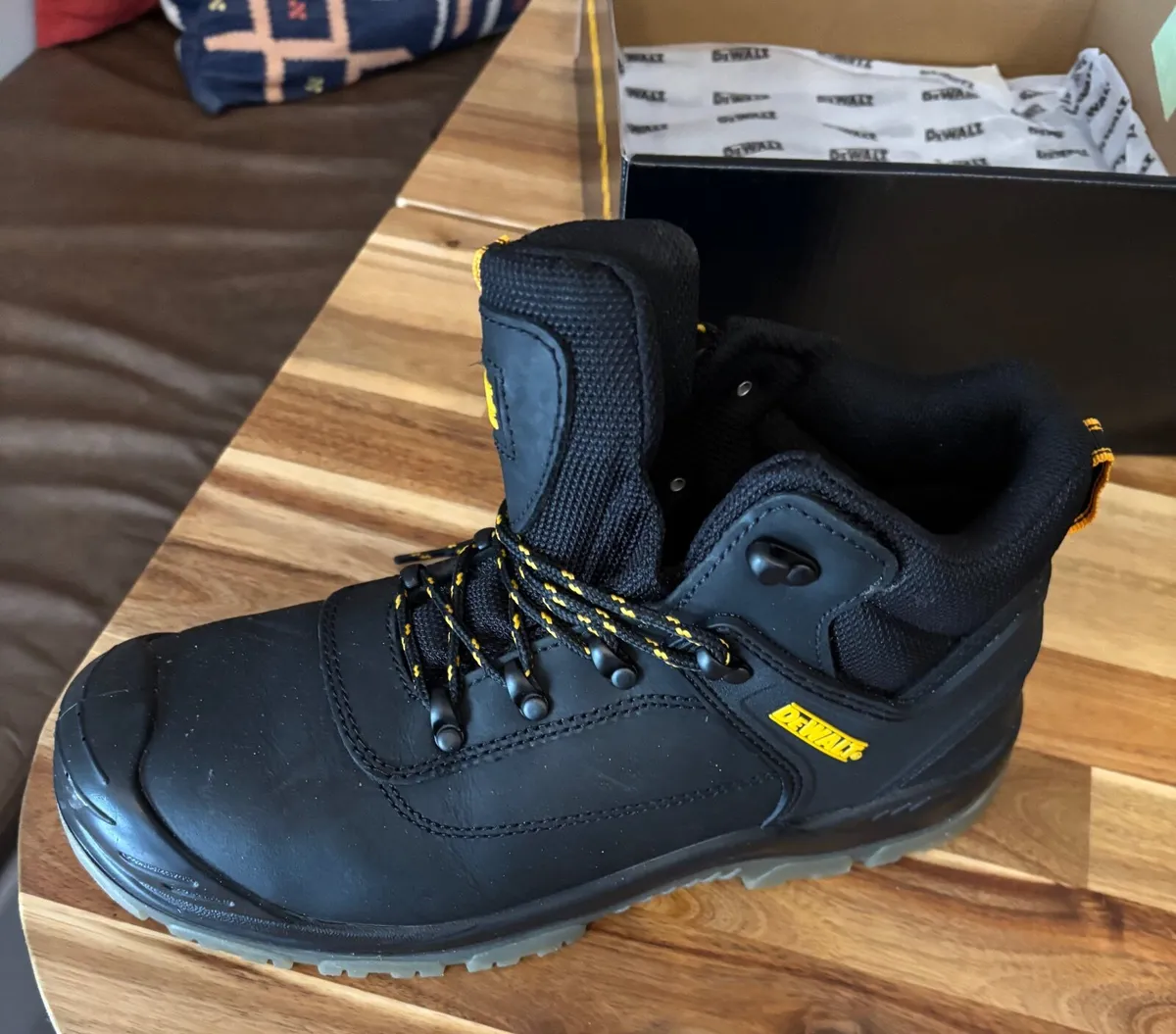 DeWALT Laser Black, White Steel Toe Capped boots - Image 4