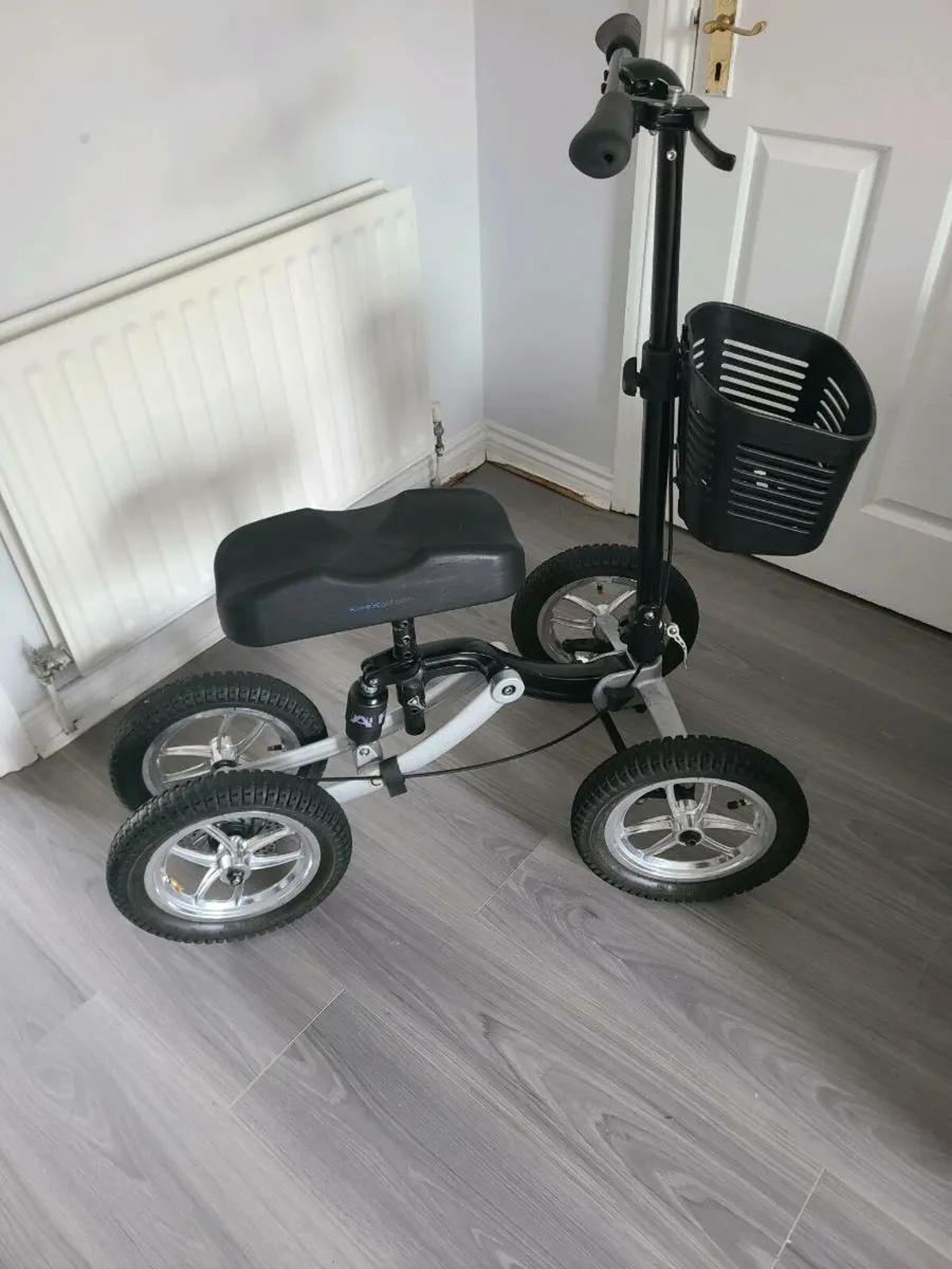 Knee scooter mobility aid - Image 1