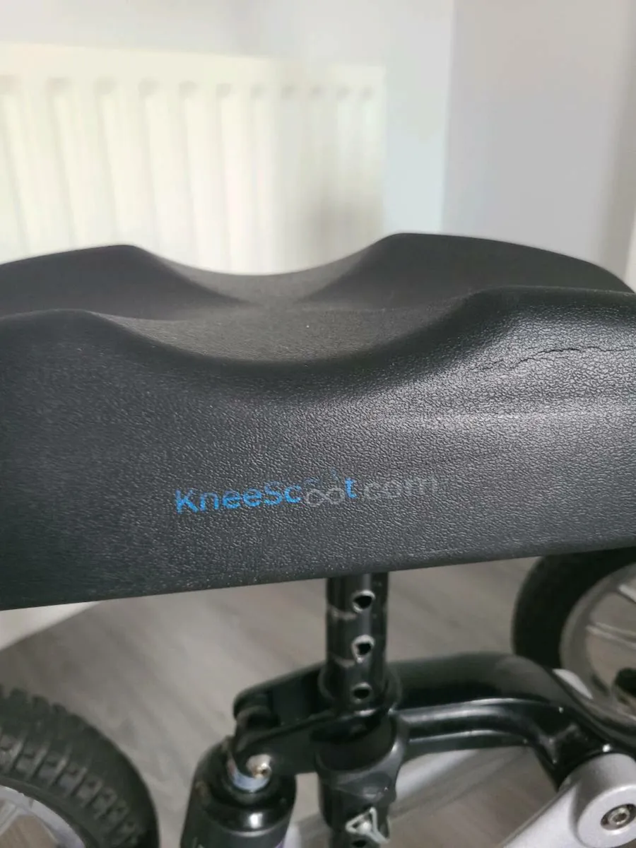 Knee scooter mobility aid - Image 4