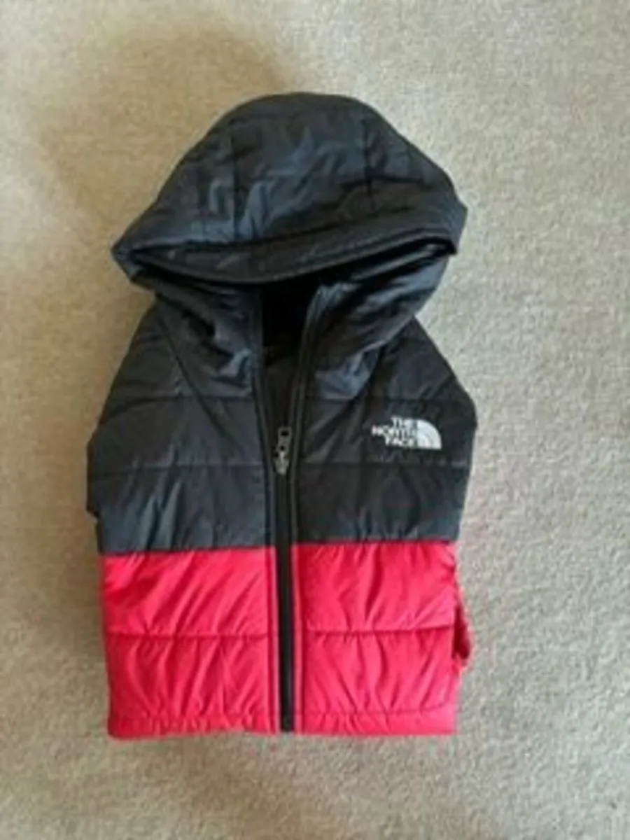 The North Face Reversible Puffa - age 14-16 - Image 1