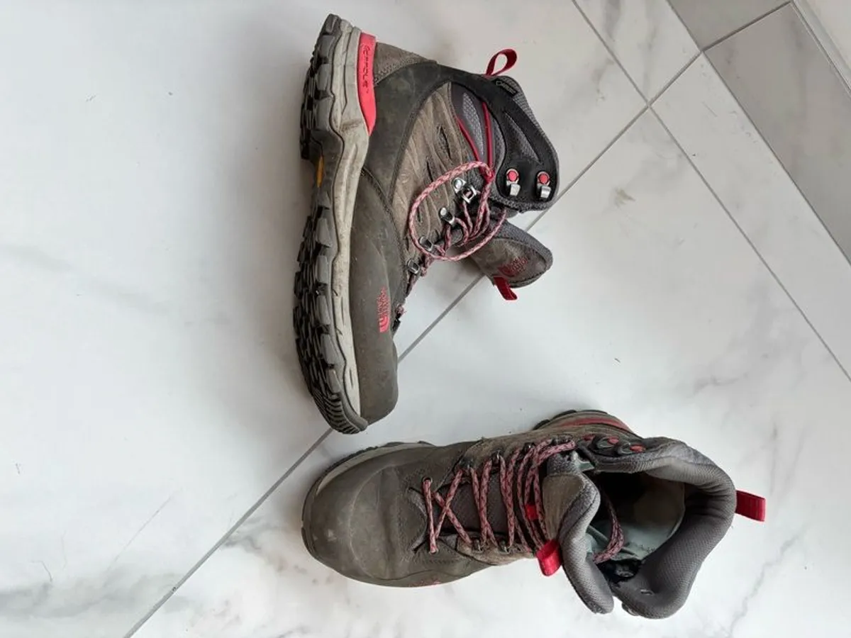 North Face hiking boots - Image 2