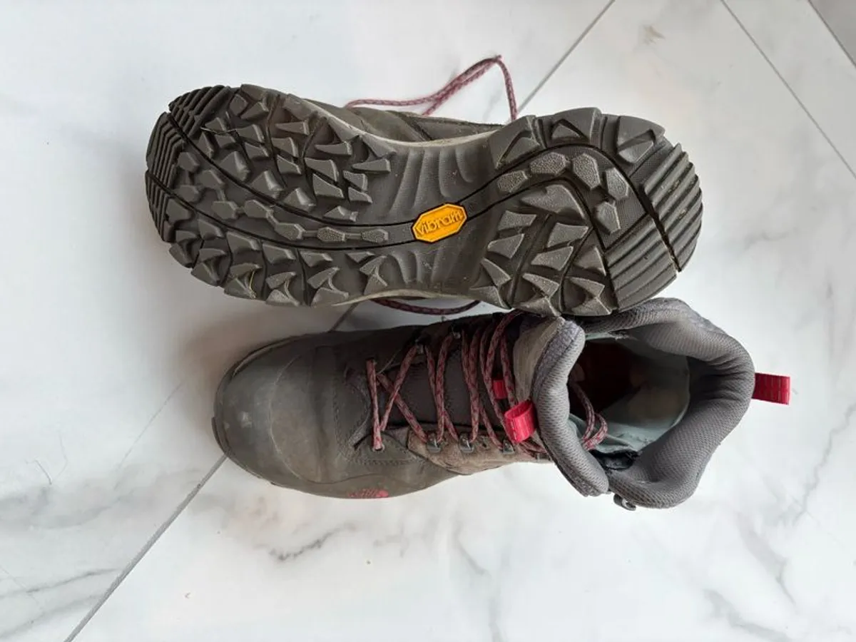 North Face hiking boots - Image 3