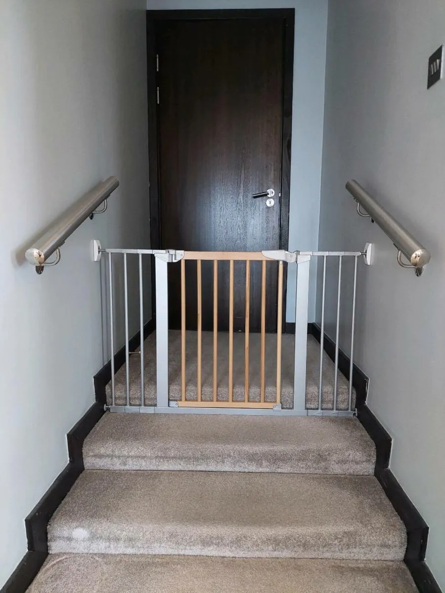 Safety stair gate up to width 117cm - Image 1