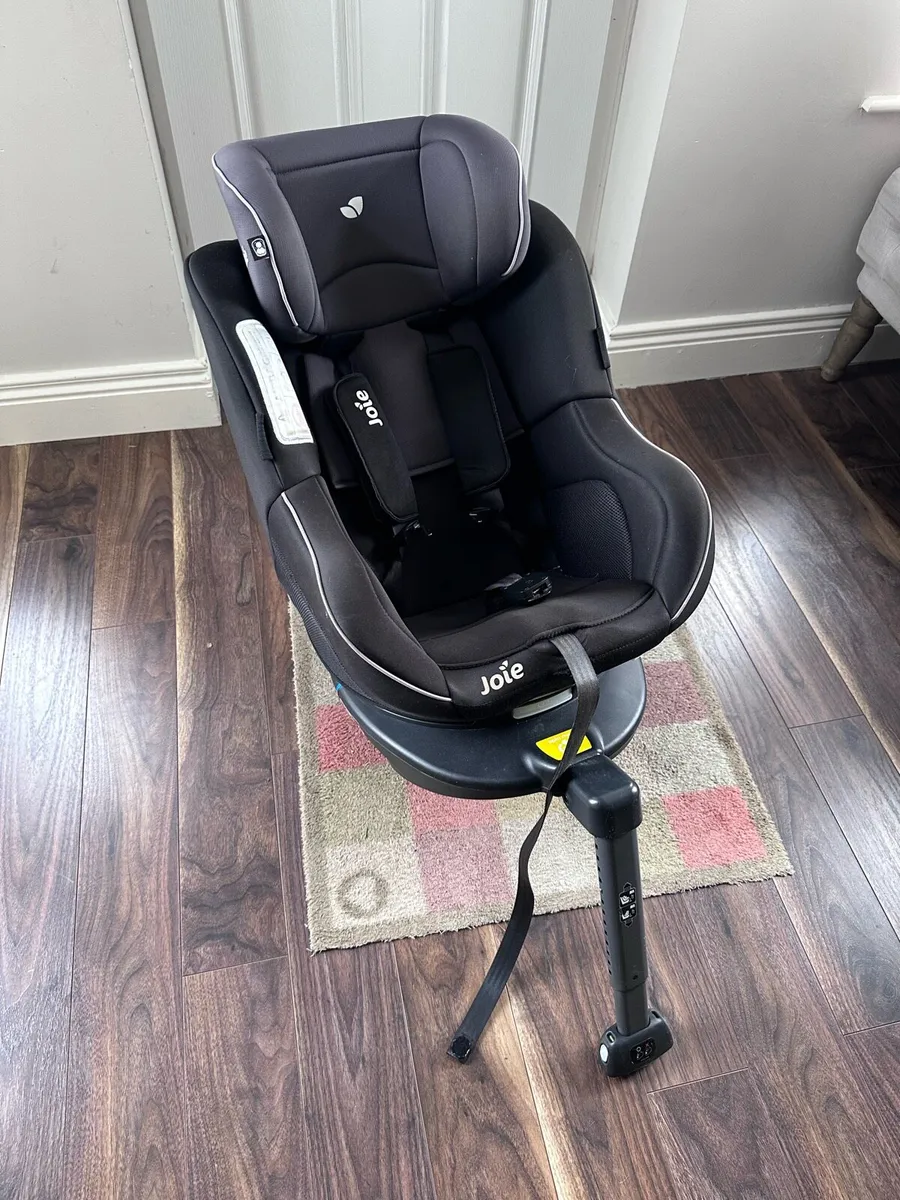 Joie swivel car seat - Image 1