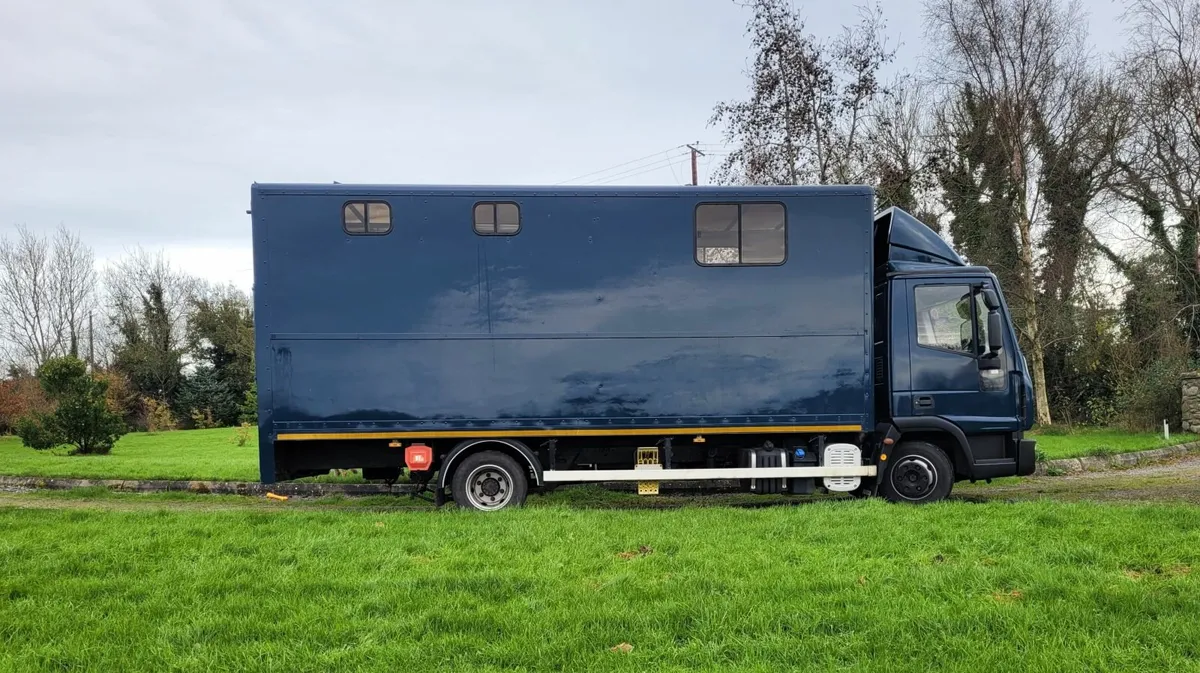 Automatic IVECO Eurocargo (2011) 7.5T Horse Lorry - Image 2