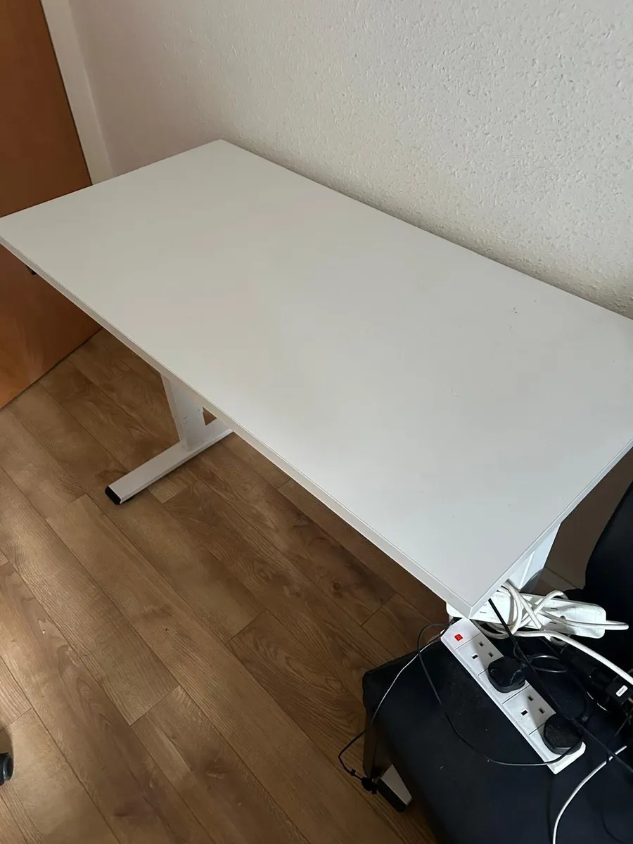 Electric desk - Image 4