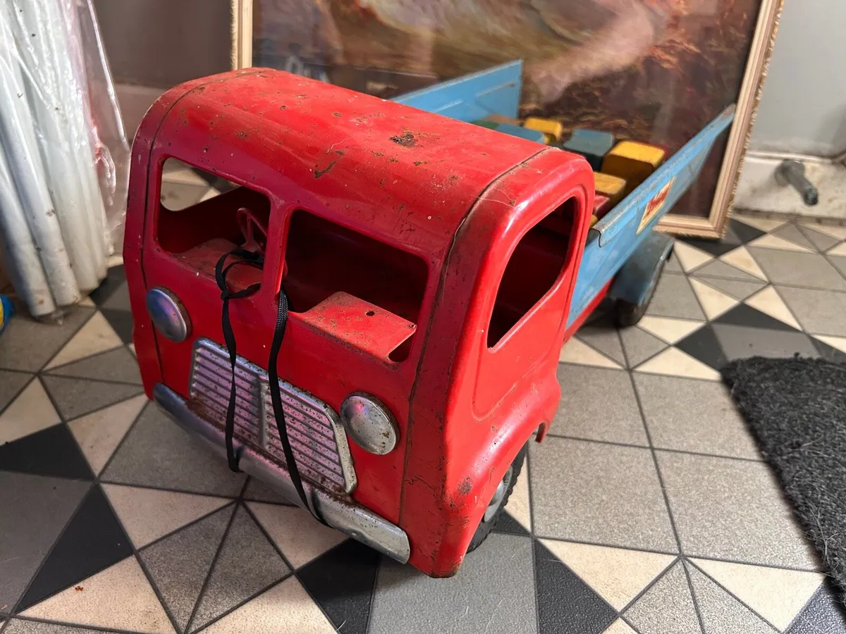Vintage toy truck - Image 1