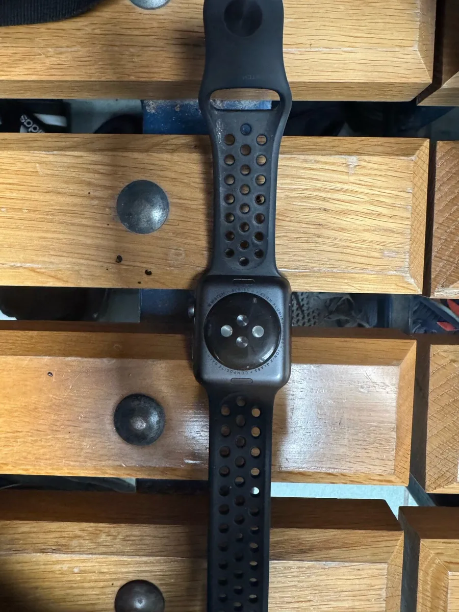 Apple Watch Series 3 - Image 2