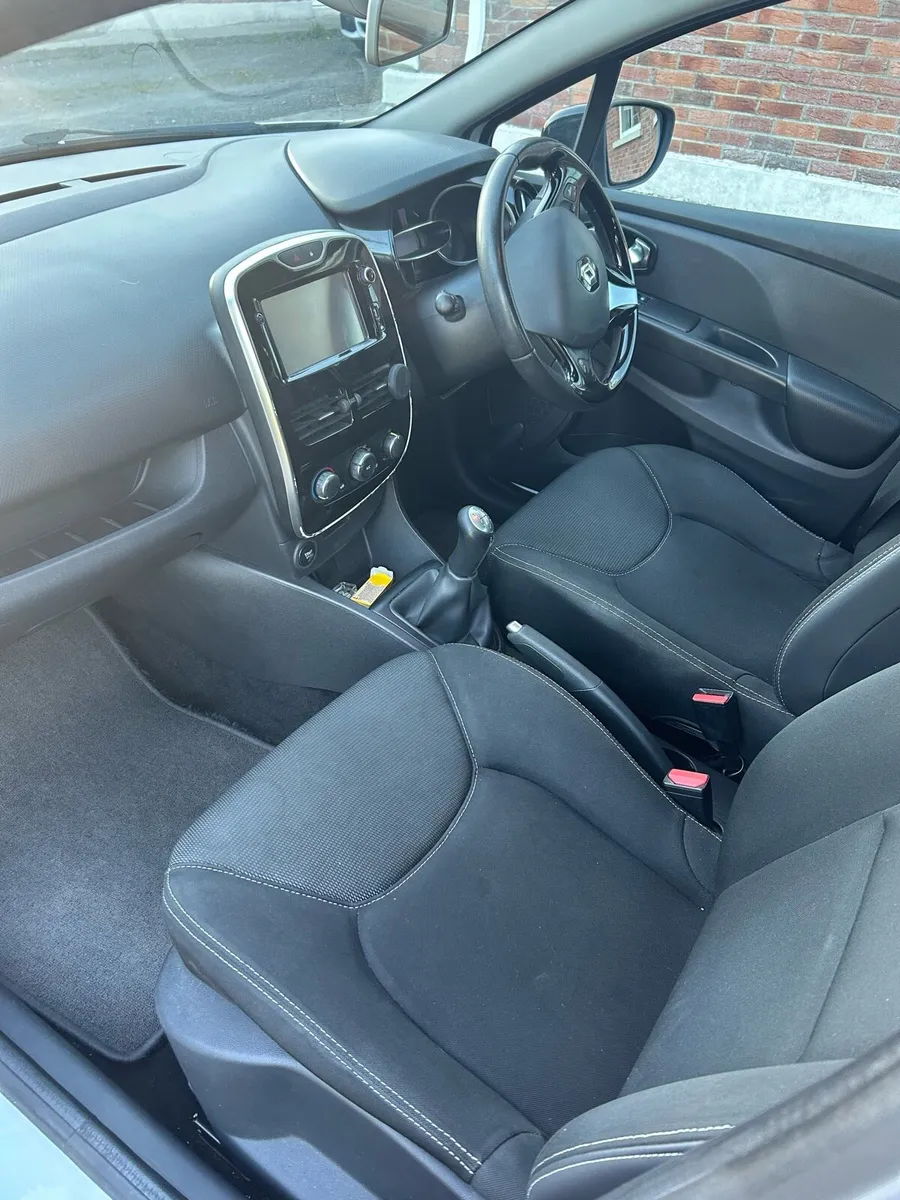 Renault Clio - Image 4