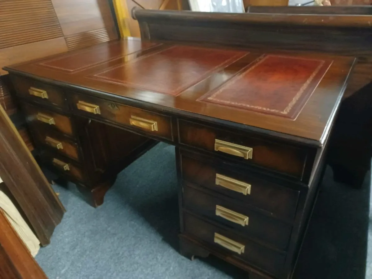 Leather top desk - Image 1
