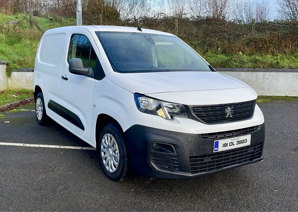 2019 Peugeot partner €8250 no vat - Image 1