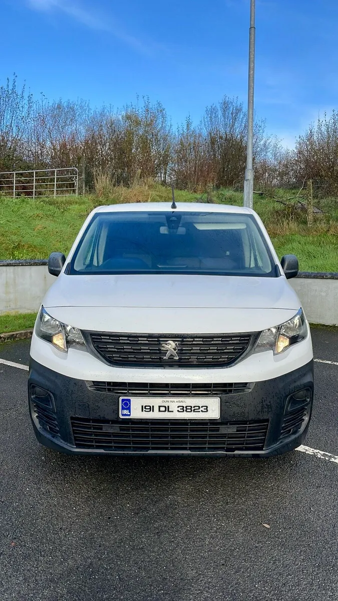 2019 Peugeot partner €8250 no vat - Image 2