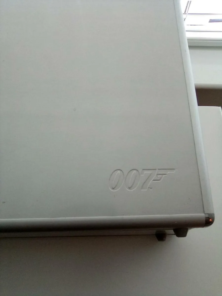 20.  NEW. JAMES. BOND.  D.V.D.S.  IN.  CASE - Image 3