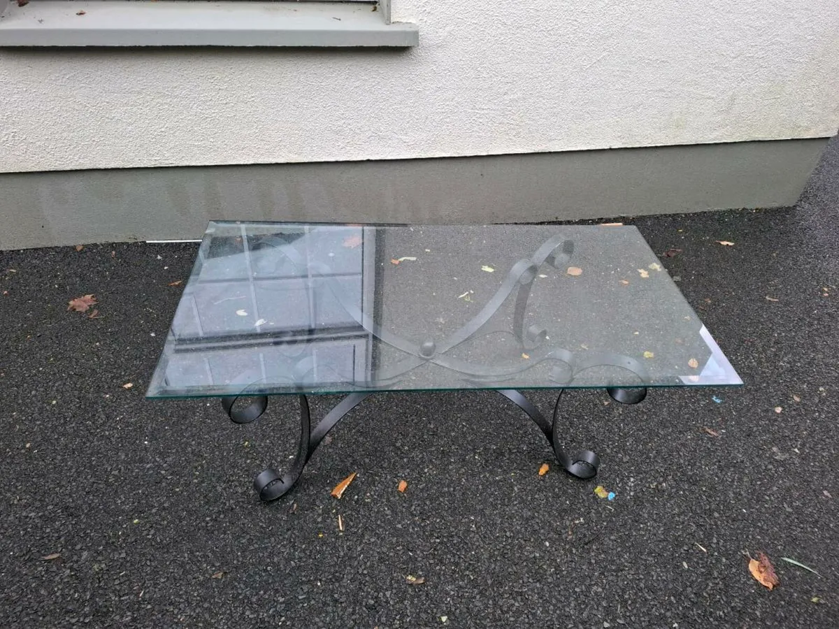 GLASS COFFEE TABLE FREE TI TAKE AWAY