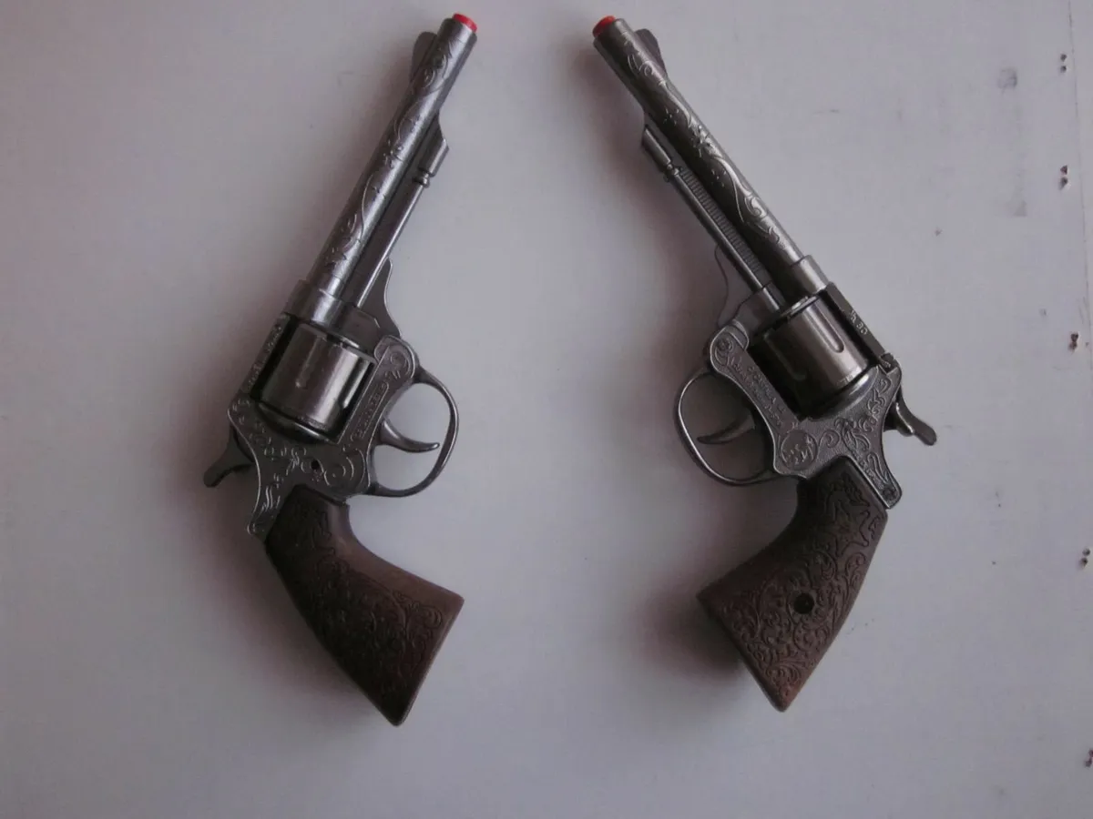 Pair Wild West Diecast Western Pistols - Image 2