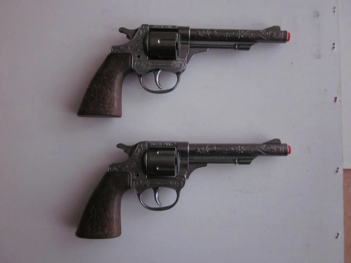 Pair Wild West Diecast Western Pistols - Image 3