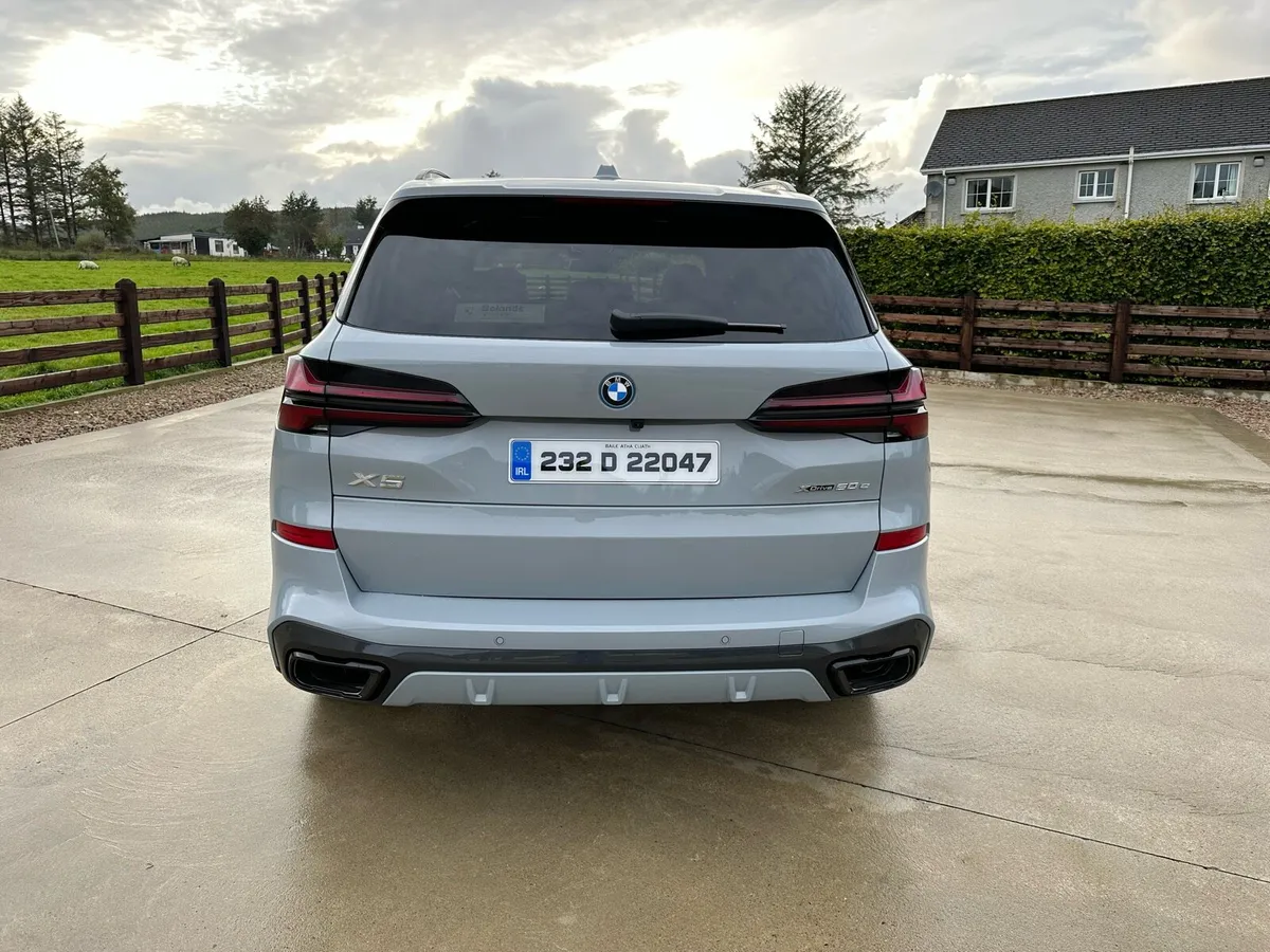 Year 2023 BMW X5 - Image 3