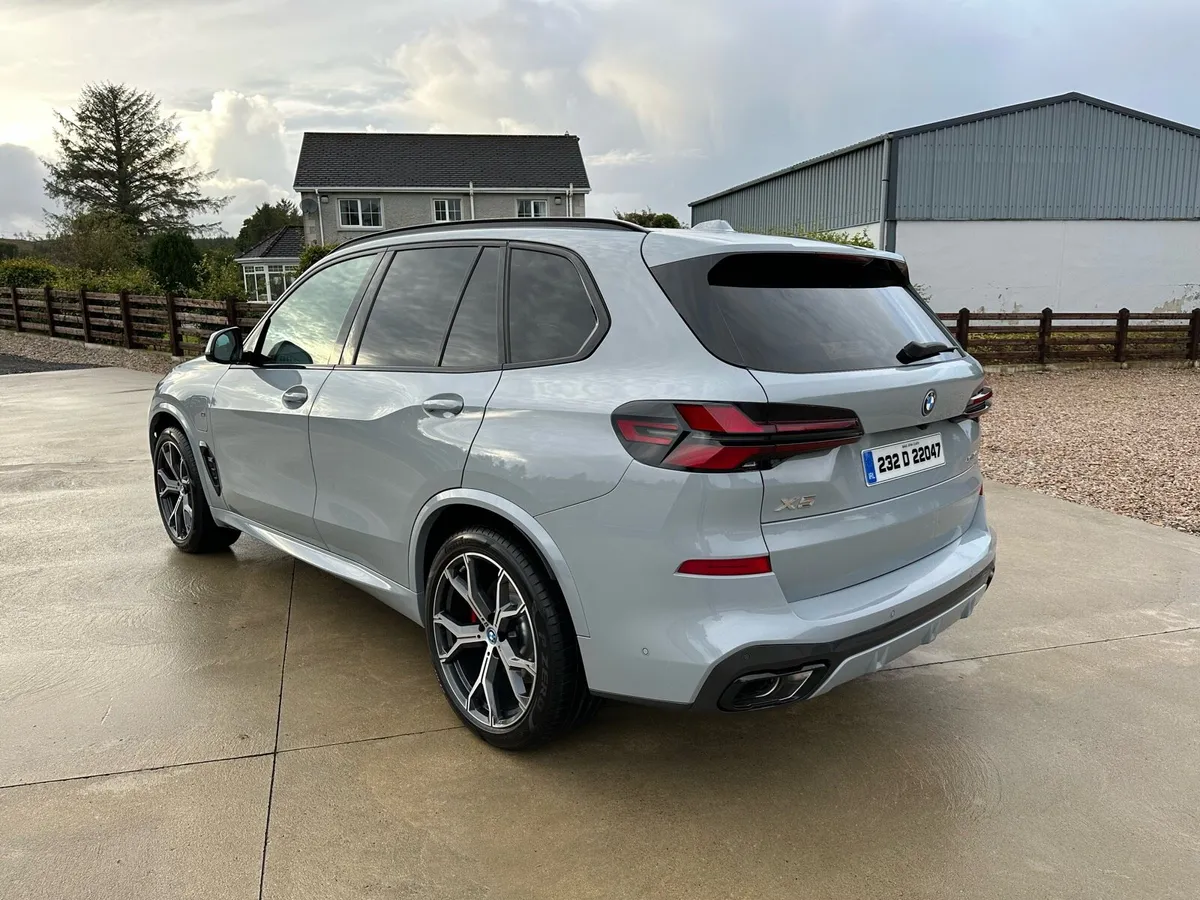 Year 2023 BMW X5 - Image 4