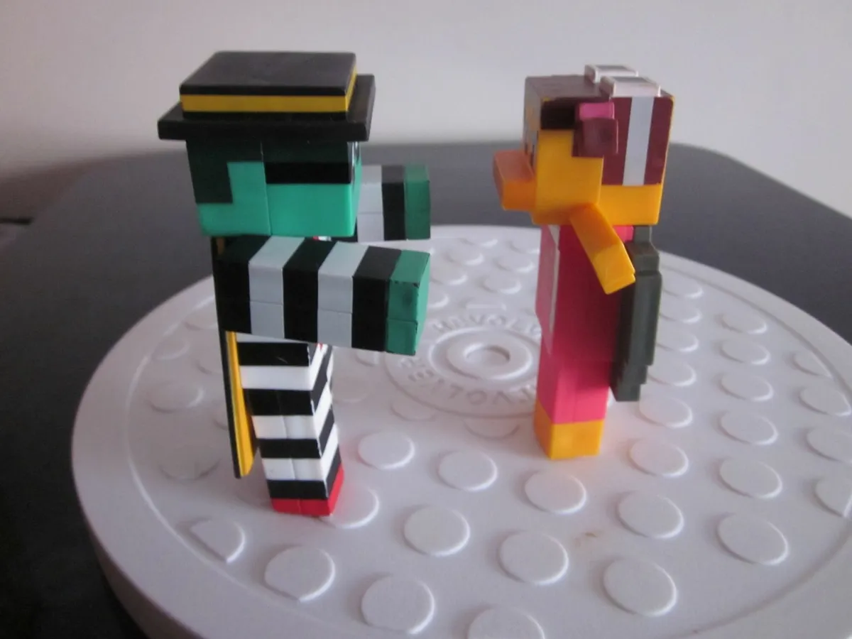 Mc Donalds Minecraft Zombie Toys X2 - Image 1