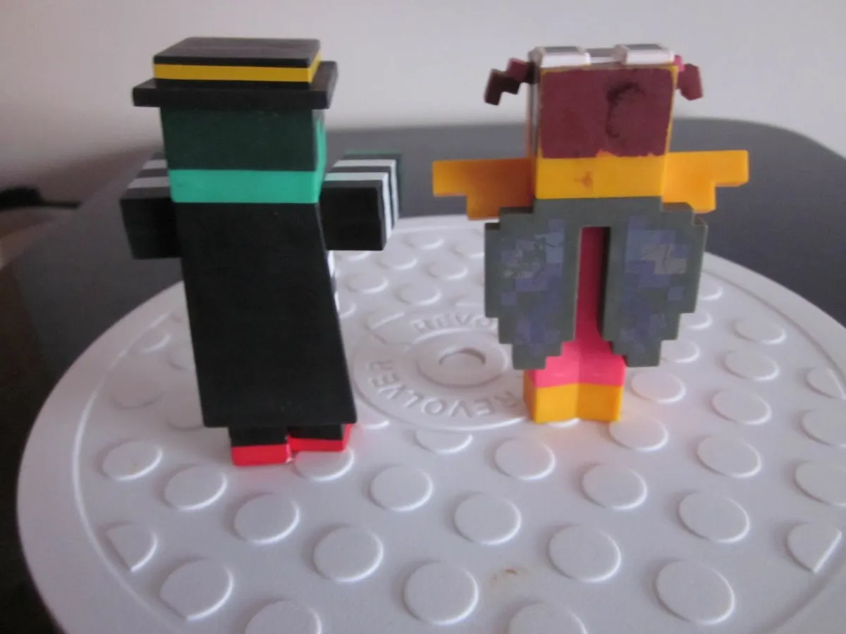 Mc Donalds Minecraft Zombie Toys X2 - Image 3