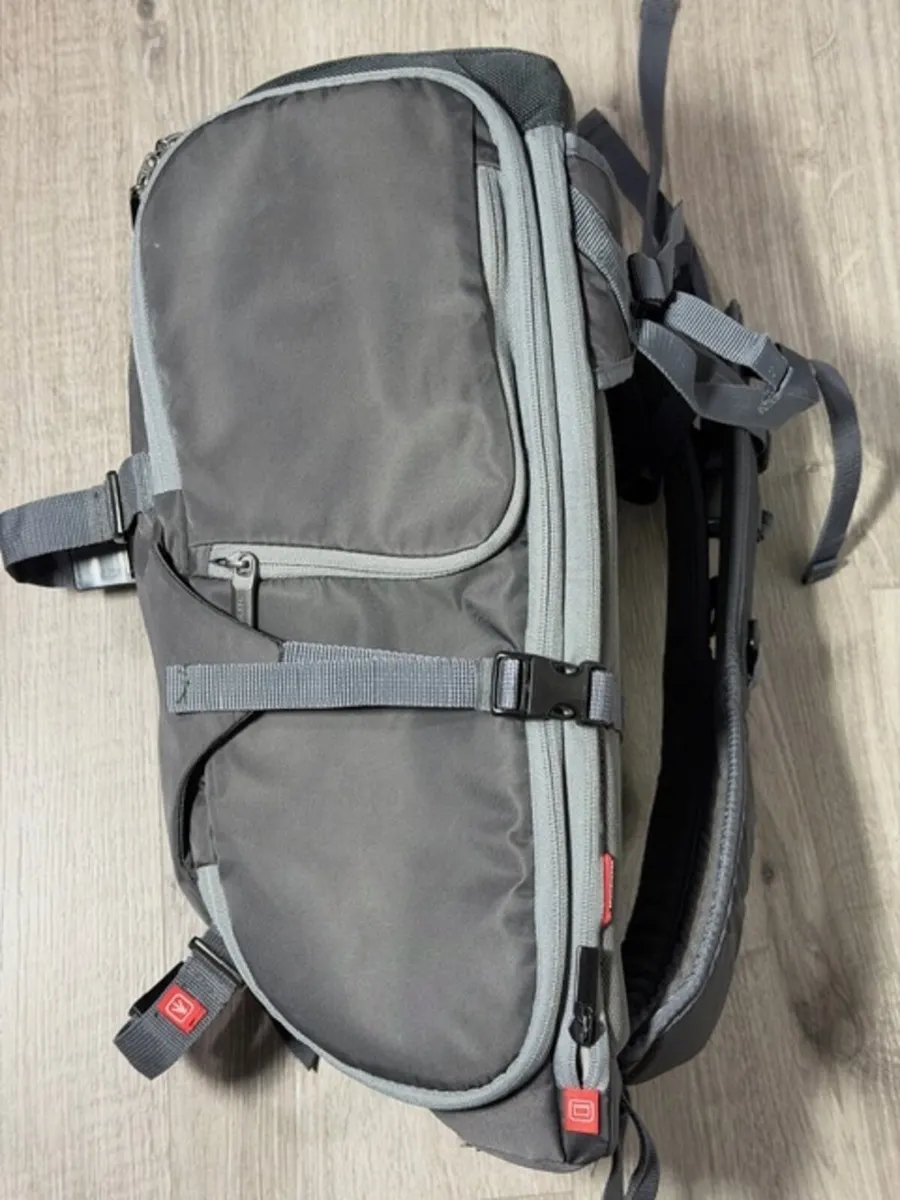 Used Manfrotto Advanced camera and laptop backpack - Image 3