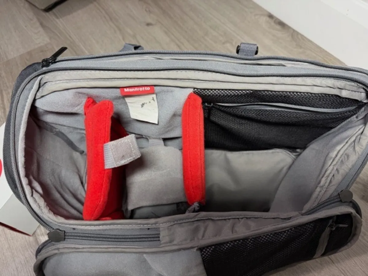 Used Manfrotto Advanced camera and laptop backpack - Image 4