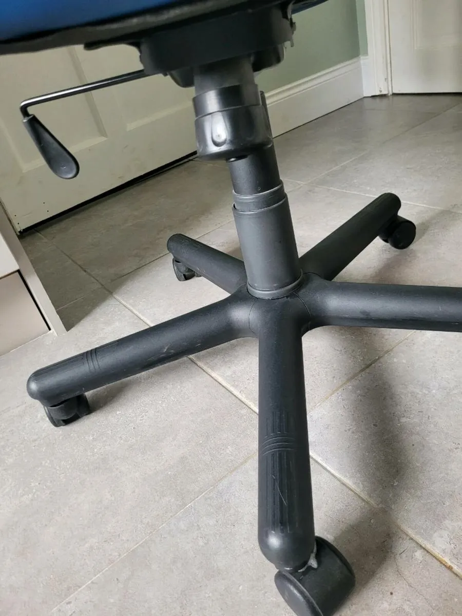 NEED GONE - Leather Office chair - Image 3