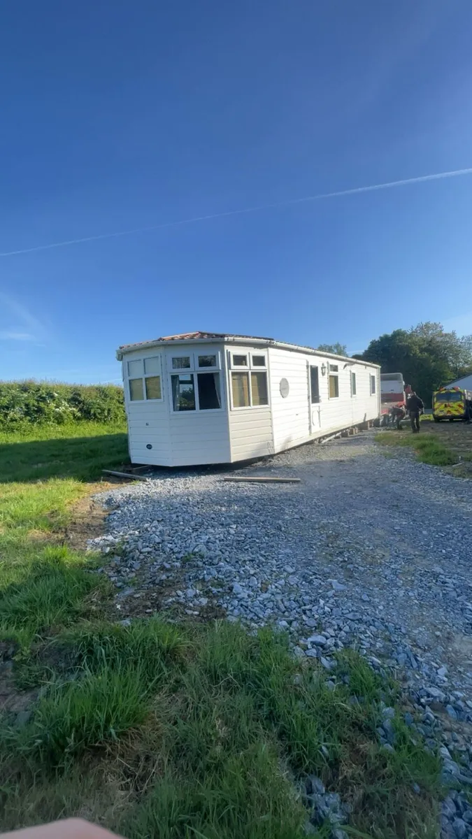 Spacious mobile home - Image 1