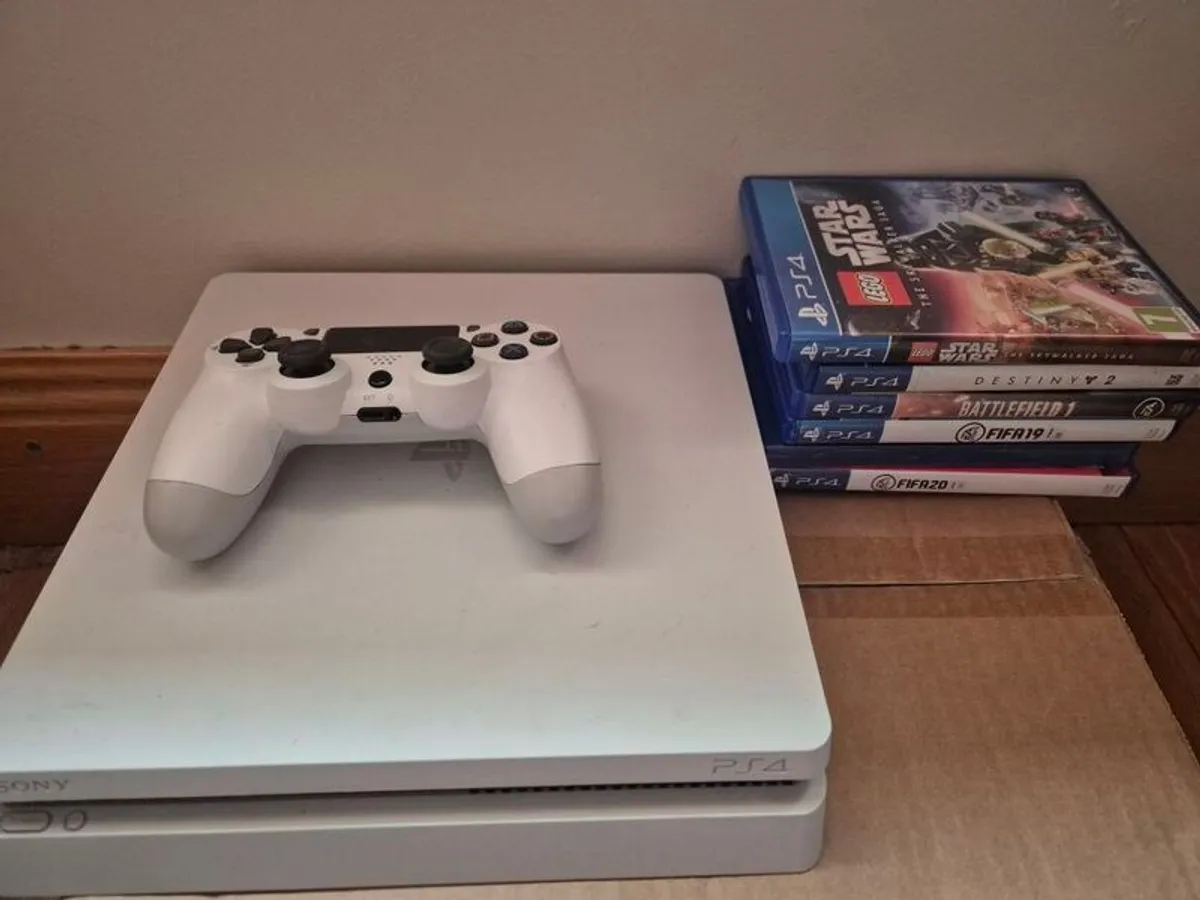 Playstation 4 with controller & games (low firmware 9.5) - Image 1