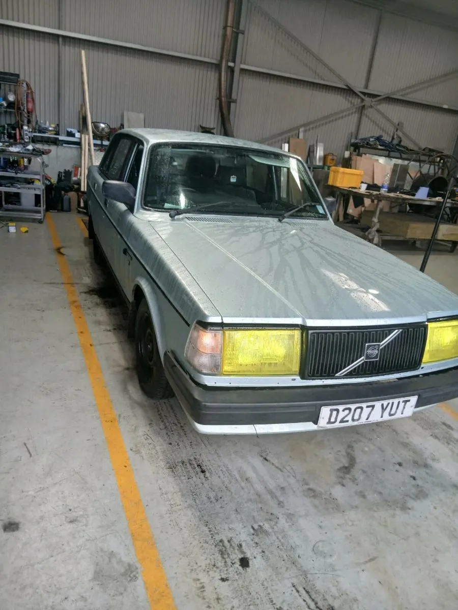 Volvo 240 - Image 2