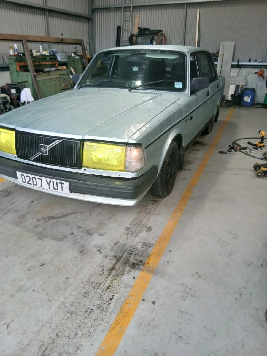 Volvo 240 - Image 3
