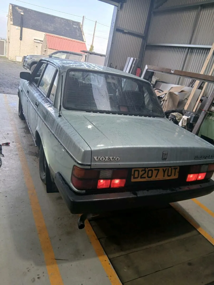 Volvo 240 - Image 4