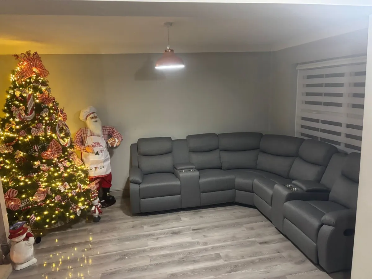 All new Stanley suite in stock - Image 3