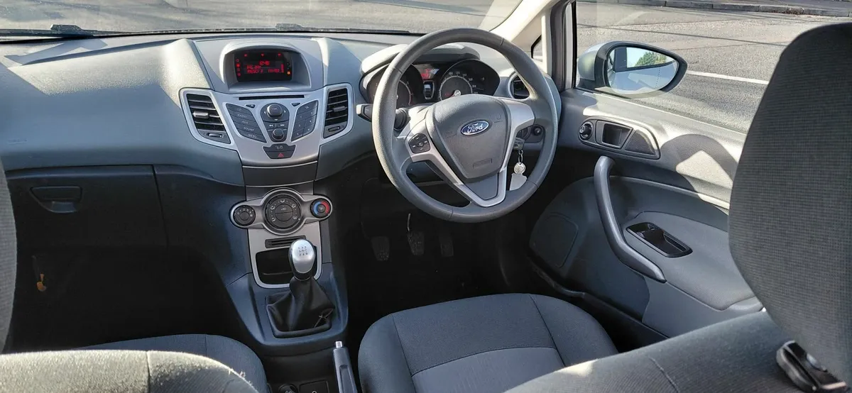 Ford Fiesta 2011 - Image 3