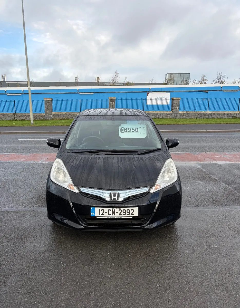 2012 Honda Fit (Jazz) 1.3 Hybrid Automatic low kms - Image 2