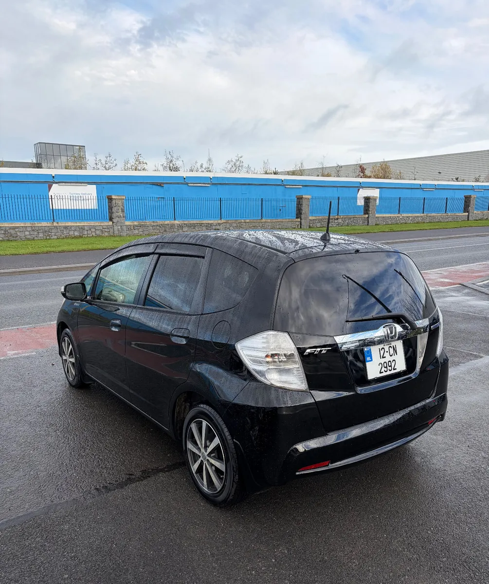 2012 Honda Fit (Jazz) 1.3 Hybrid Automatic low kms - Image 4
