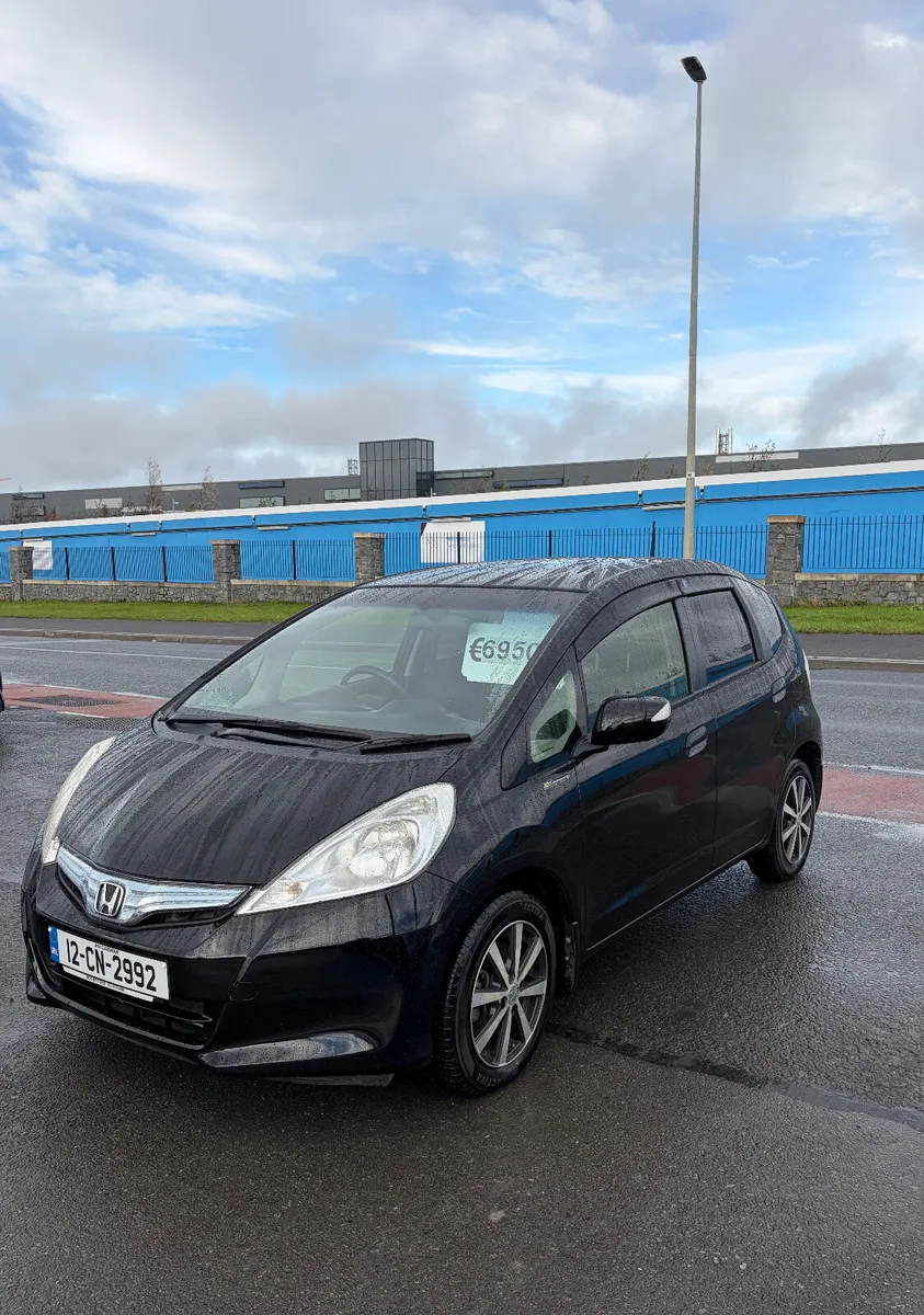 2012 Honda Fit (Jazz) 1.3 Hybrid Automatic low kms - Image 1
