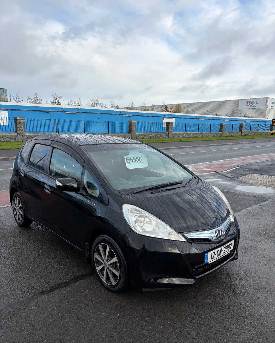 2012 Honda Fit (Jazz) 1.3 Hybrid Automatic low kms - Image 3