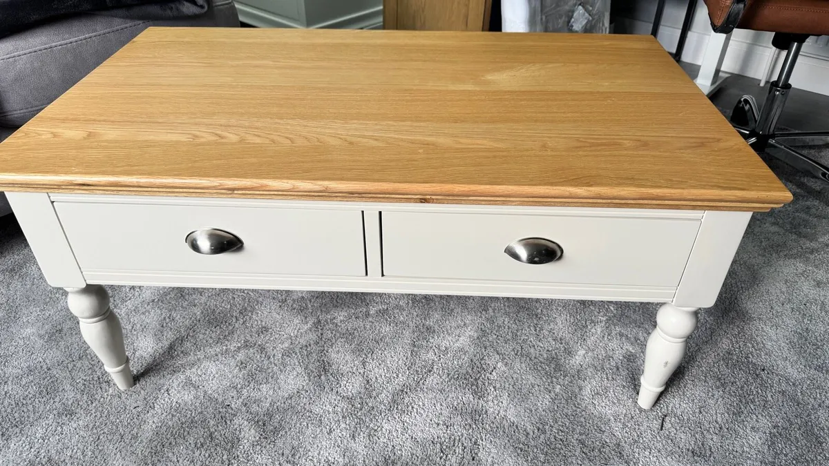 Anglia Oak Coffee Table Like New - Image 1