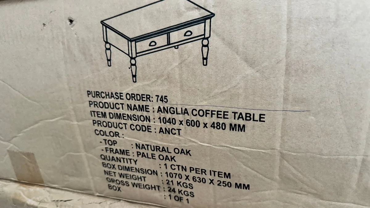 Anglia Oak Coffee Table Like New - Image 4