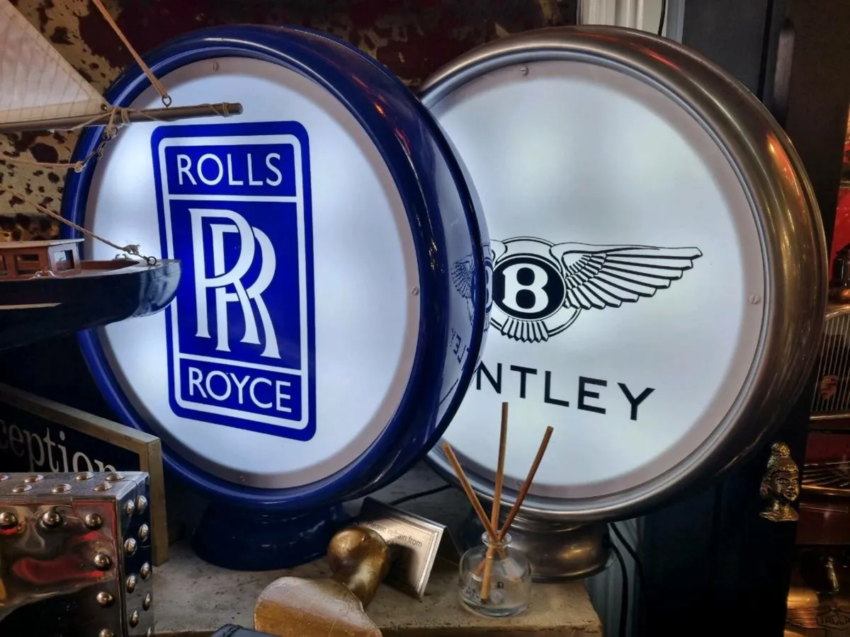 Bentley rolls Royce sings