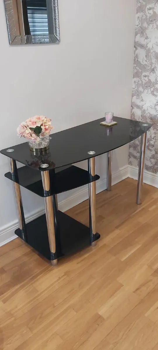 Black glass desk - Image 1