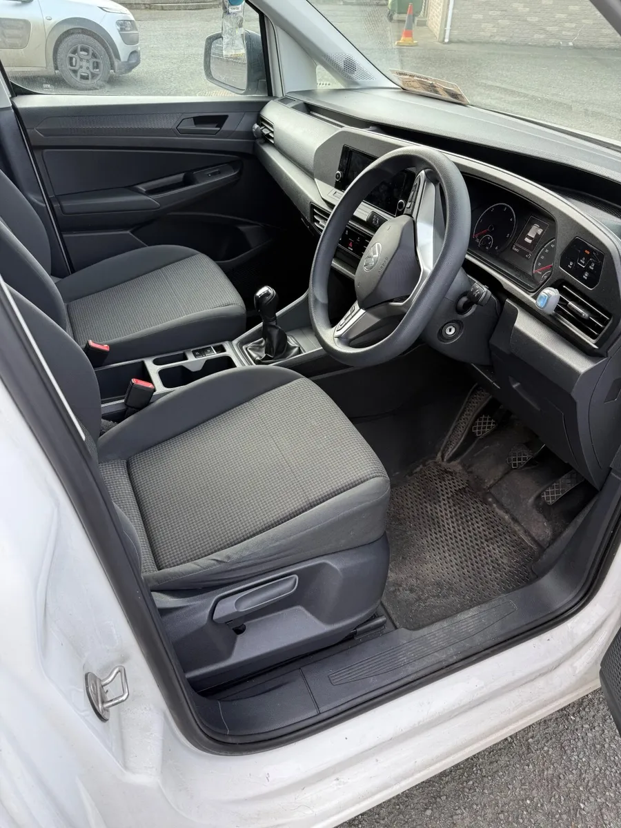 Volkswagen Caddy 2021 - Image 2