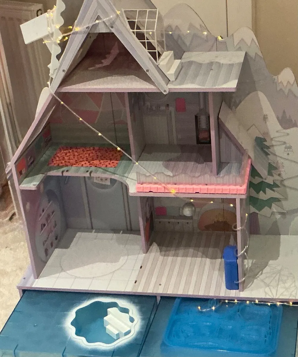 LOL Surprise Chalet - Image 3