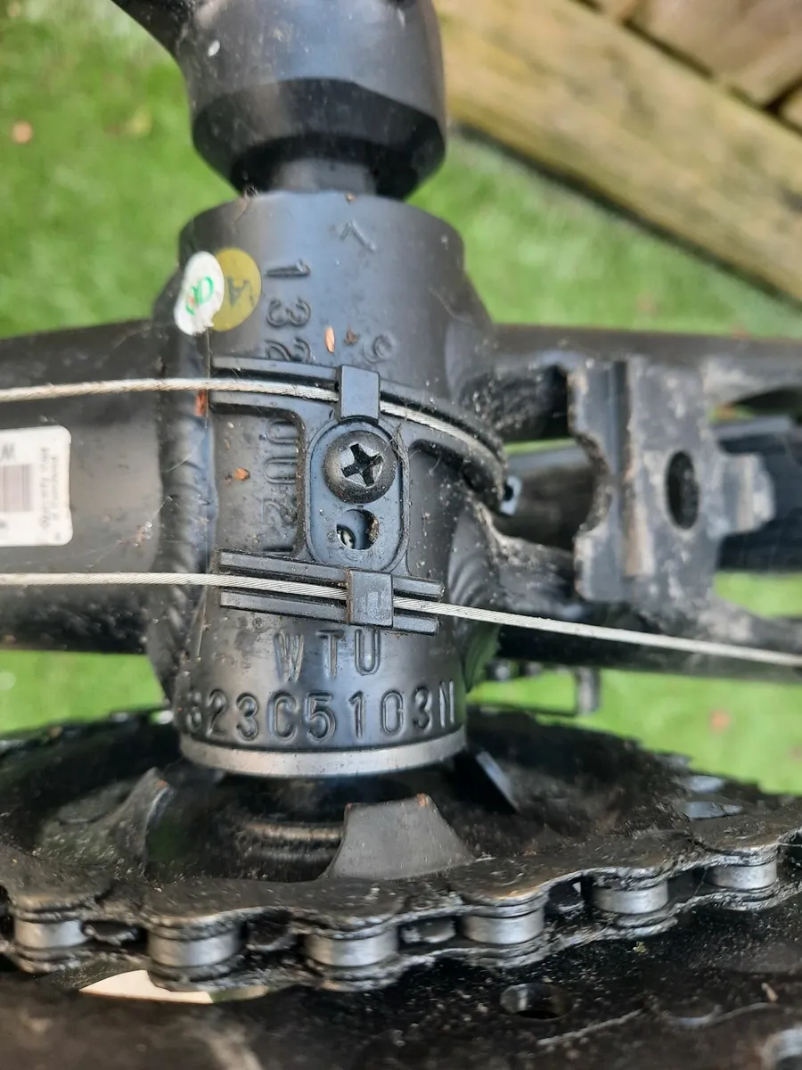 Bicycle with tyre pump and lock included - Image 3