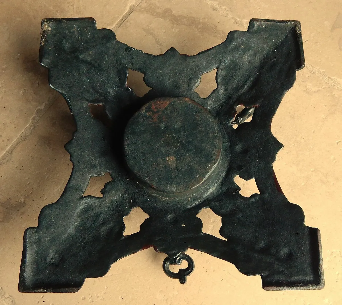 Vintage Heavy Cast Iron Christmas Bears Tree Stand - Image 3