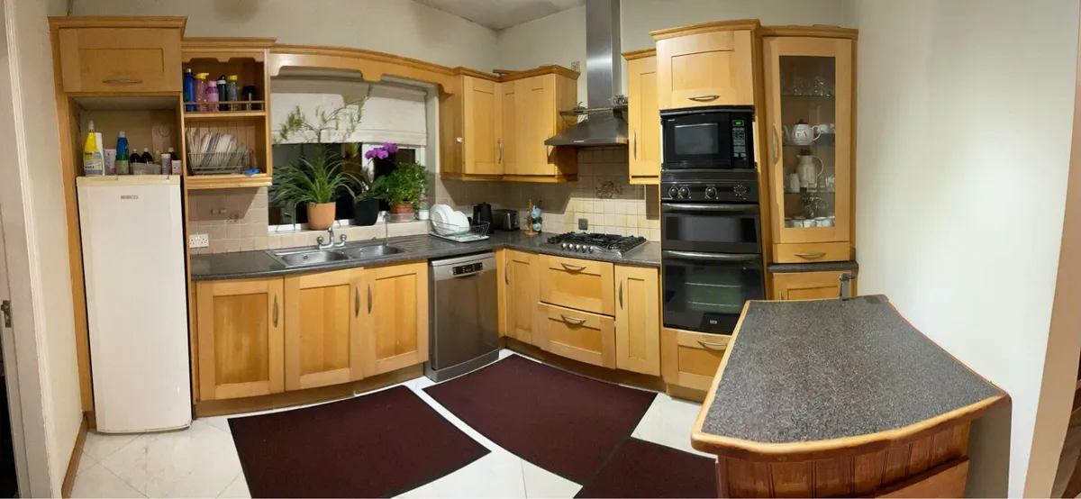 Oak Kitchen with appliances - Image 2