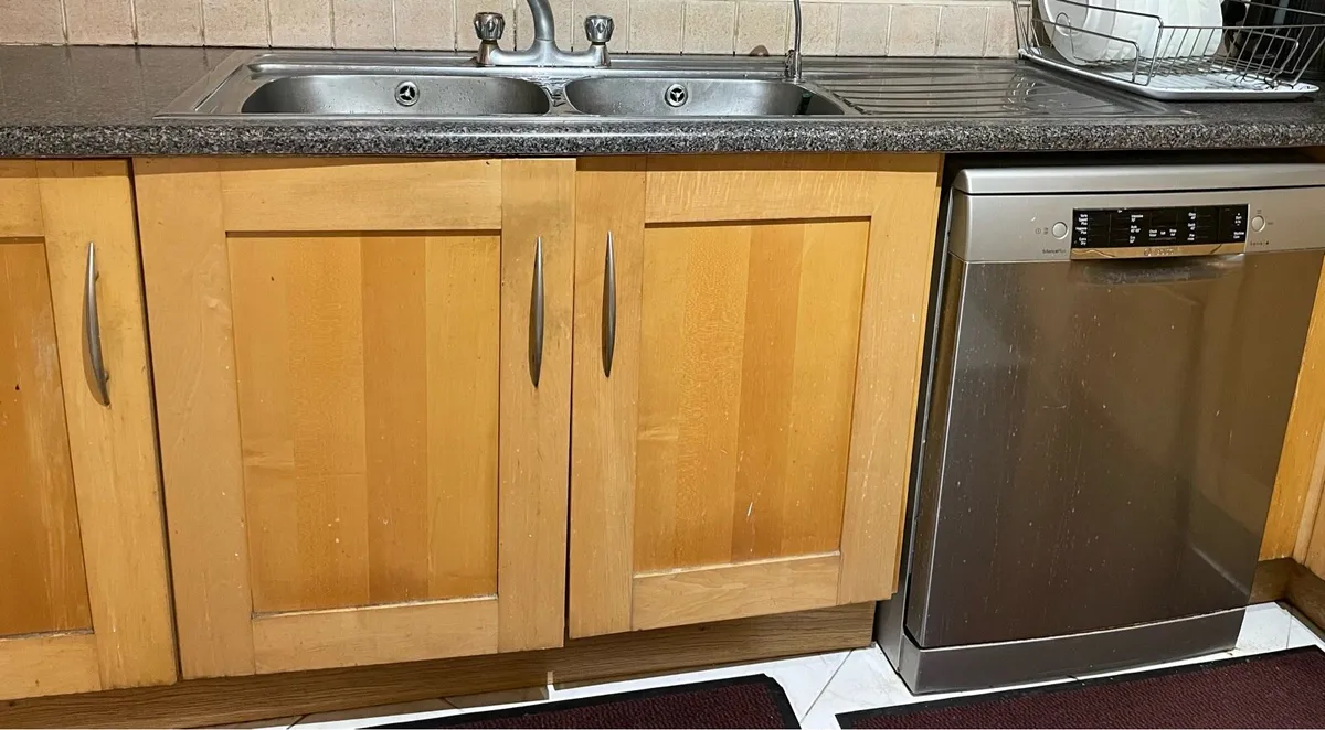 Oak Kitchen with appliances - Image 3