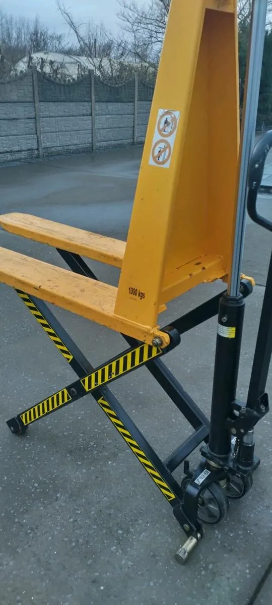 Hand truck - Image 1