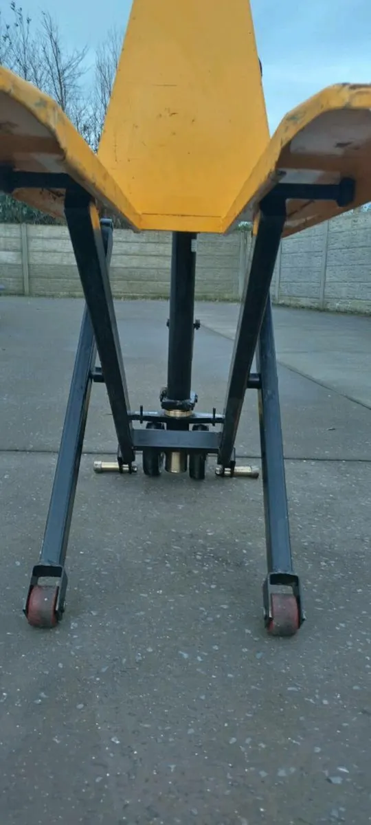 Hand truck - Image 2